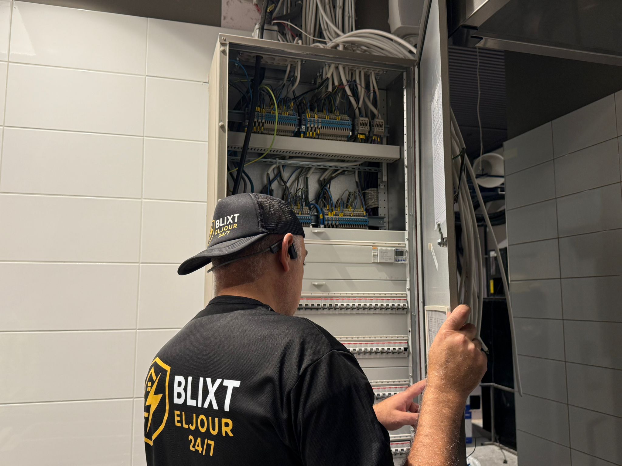 Laddboxinstallation - Blixt Eljour 247, Blixteljour247, Blixteljour, Blixt eljour, elektriker Stockholm